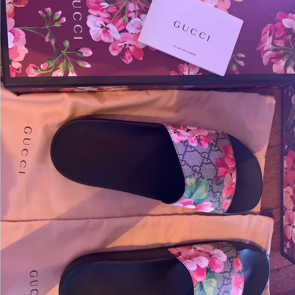 Gucci Black and Pink Sandals Floral Design
